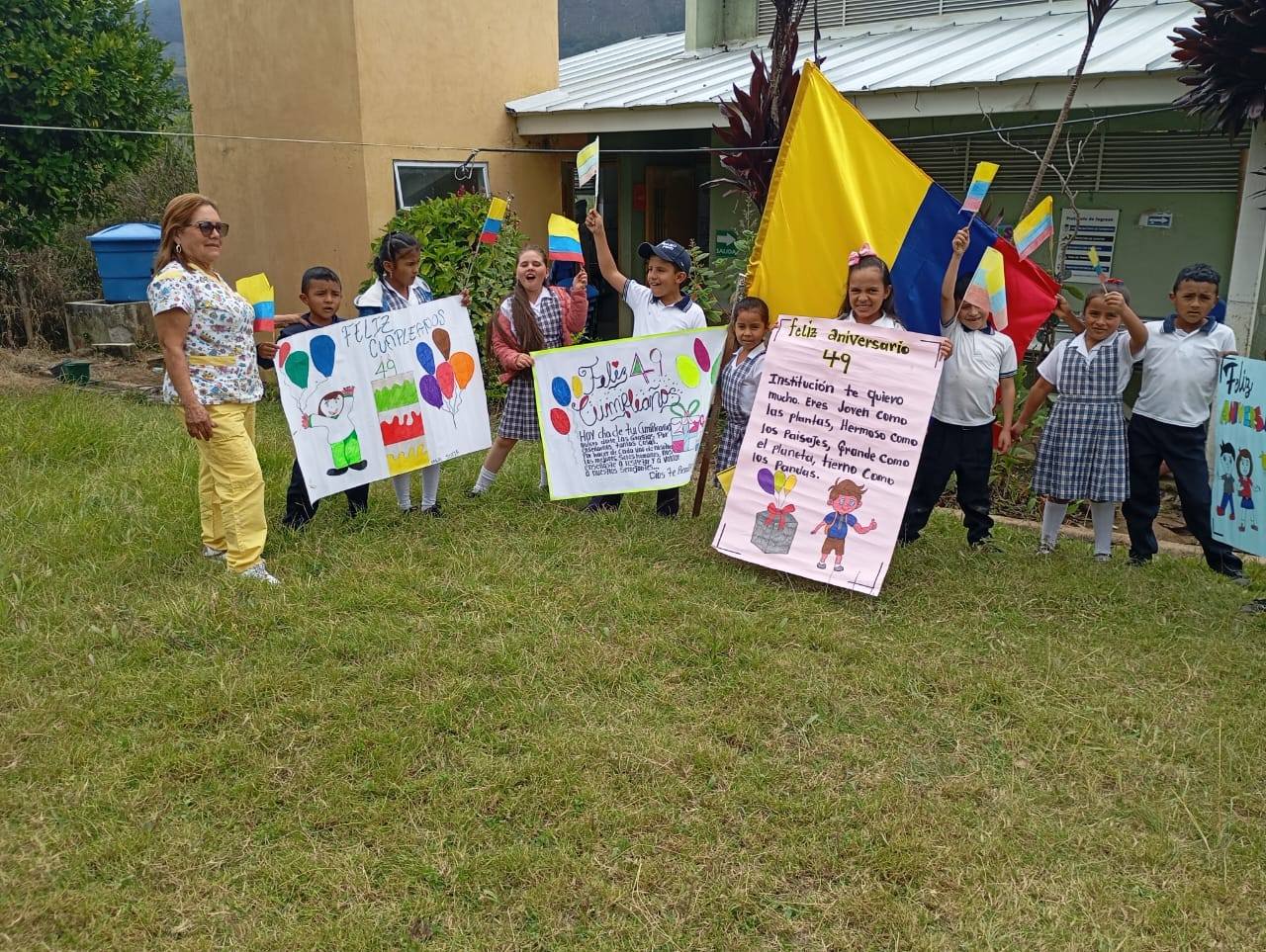 Celebrando el cumpleaños #49 de la Institución Educativa Santa Ana - Imagen 2